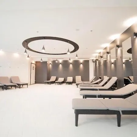 Hanza Tower White 23 & Pool & Jacussi & Sauna アパート